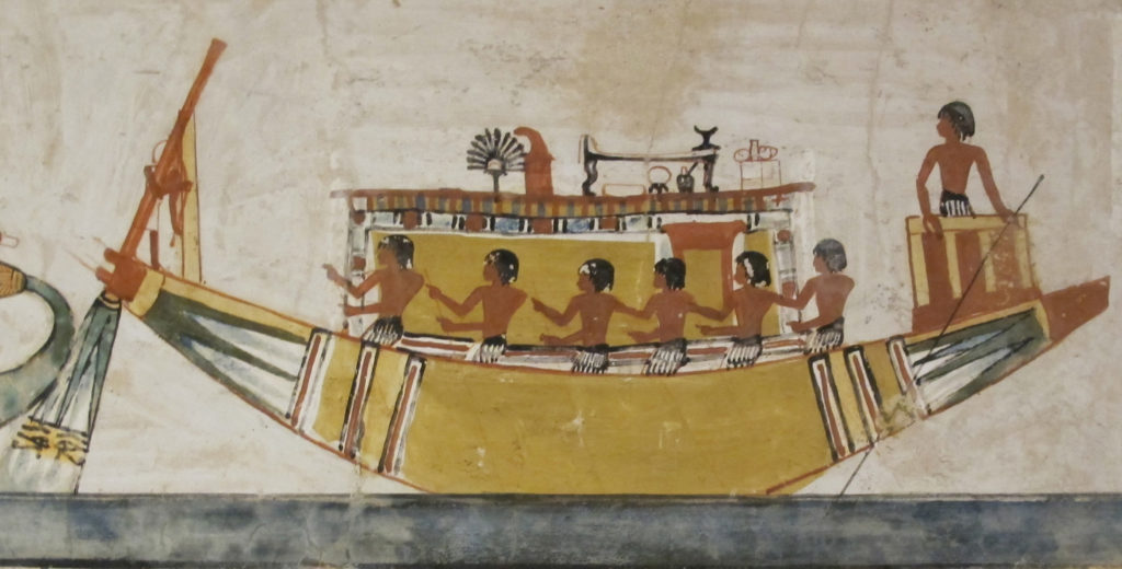 En Egypte ancienne, le mobilier du défunt est déposé dans sa tombe.