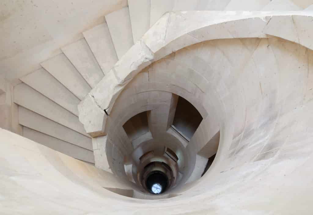 Le puits enroulé d'un escalier est un chef-œuvre à découvrir au château de Maulnes.